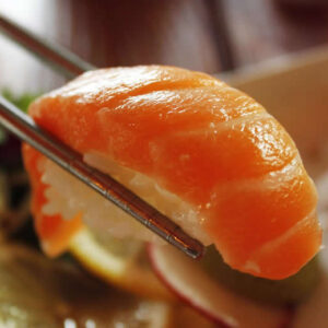 Nigri sushi met zalm