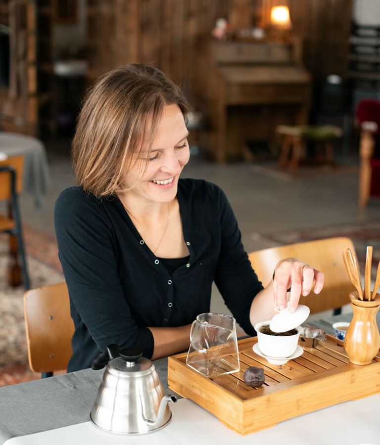 Linda Cebrian-Rampen is thee sommelier en thee docente bij TeesT