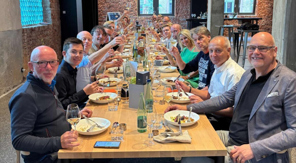 Wijnreis Duitsland diner aan tafel